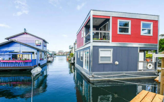 A Float Home B&B in Fisherman’s Wharf