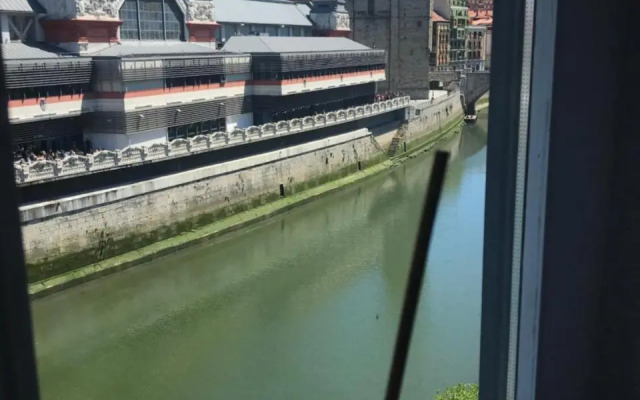 Old Town & River (Casco Viejo Bilbao) E-BI 1138