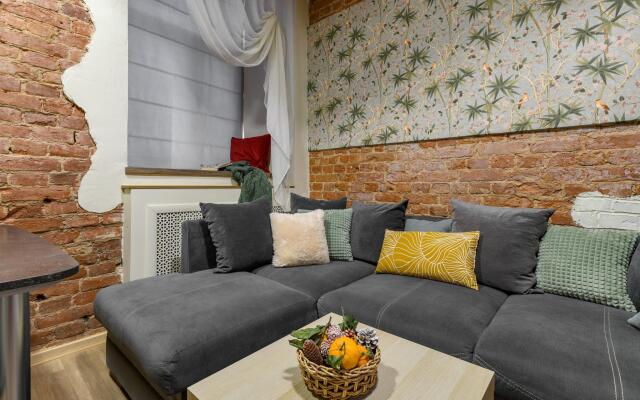 Морошка на набережной Синопская