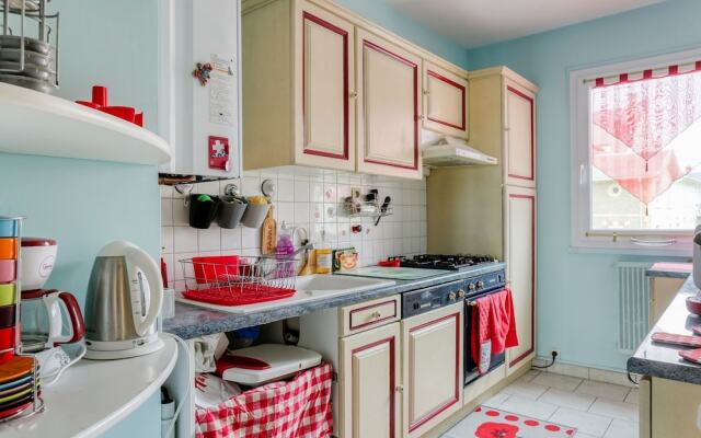 Beachfront Apartment in Grancamp-maisy With Terrace