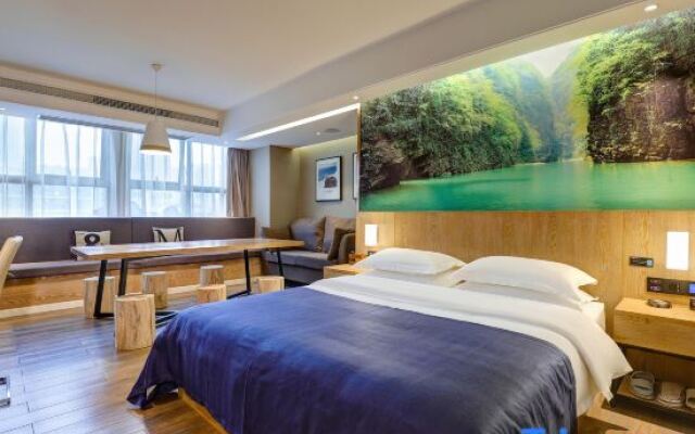 the Villas Hotel (Chongqing North Railway Station)