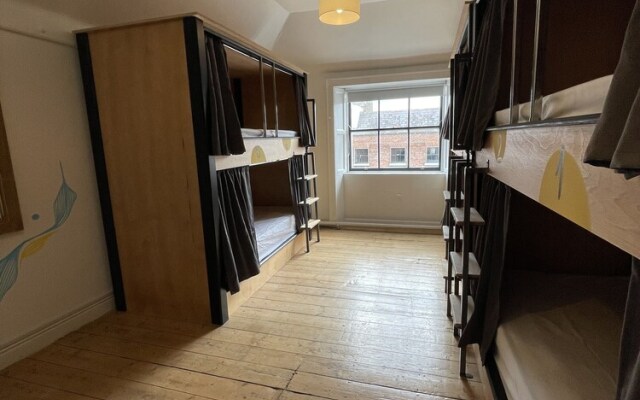 Leevin Hostel George
