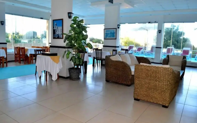 Nixe Hotel(**)