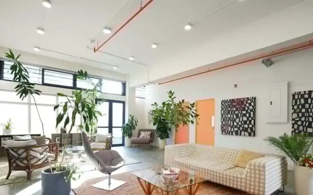 w Outstanding 1BR in Santa Ana