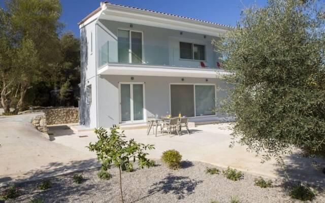 Villas Harriet - With Sea View and Near the sea