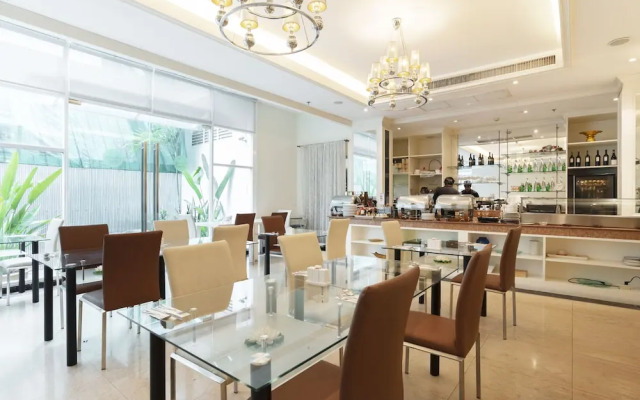 Clover Haus Sukhumvit 33 By Favstay