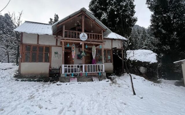 Zevibes Cafe & Homestay