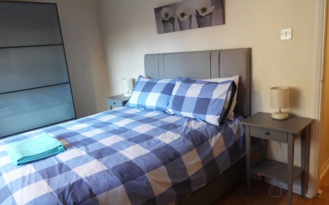 Edinburgh Palace Apartment