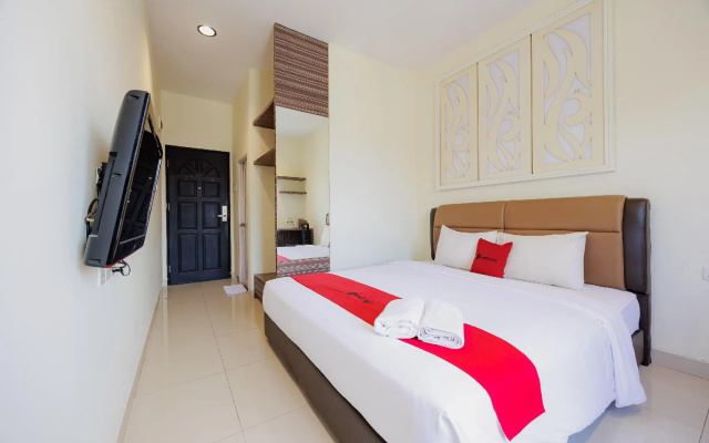 RedDoorz Plus near Ferry Terminal Batam Center – Guest Rooms – Batam