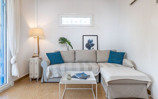 Breeze One Bedroom Apartment by BluPine