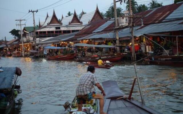 Vayla Samran 2 Amphawa Floating Market