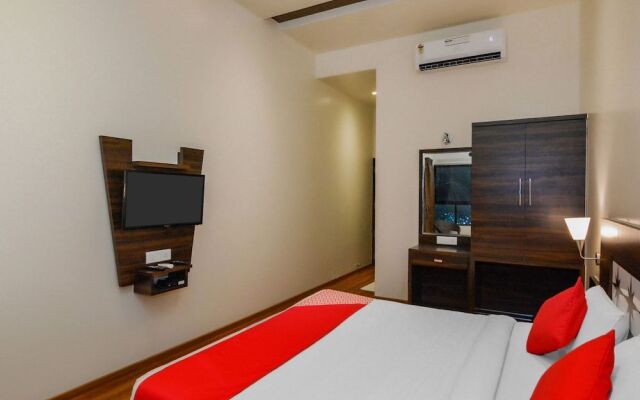 OYO 18912 Popular Hotel
