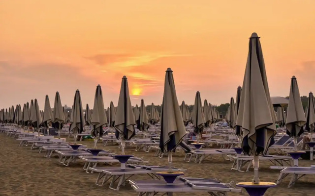 Comfy Apartment With Terrace by Beahostrentals