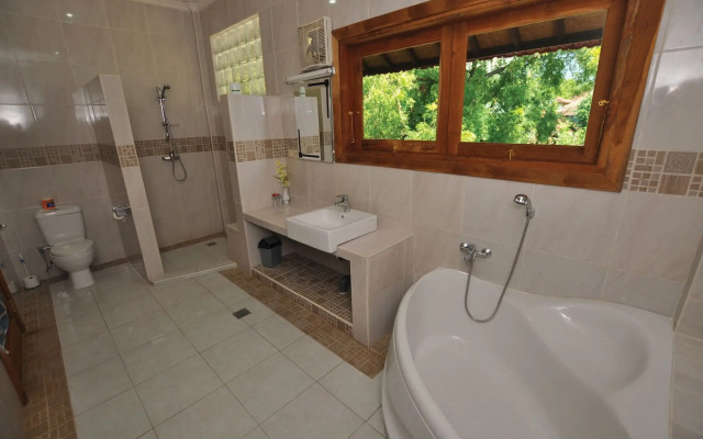 Tulamben Wreck Divers