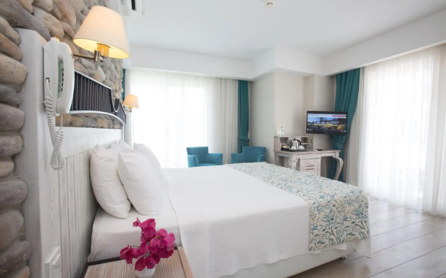 Dedeminn Marina Hotel