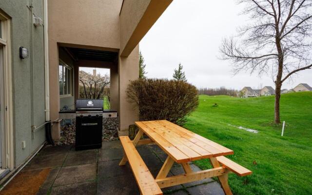Wintergreen Retreat with Private Sauna & Patio 82291