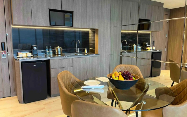Safi Royal Luxury Metropolitan