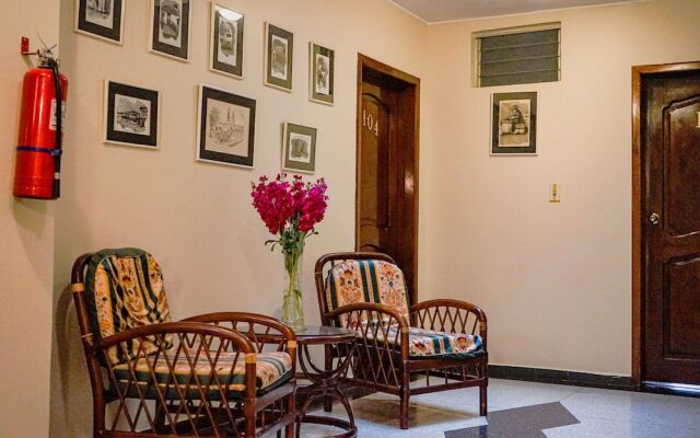 Hotel Makroz