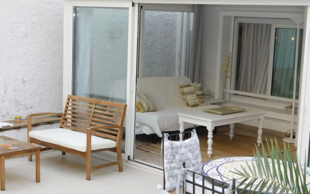Beautiful White One Bedroom Croisette