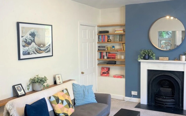 Restful Victorian Apartment With Garden and Deck