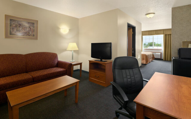Travelodge and Suites Fargo/Moorhead