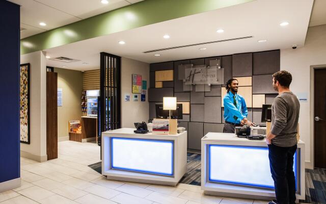 Holiday Inn Express & Suites Lexington Park-California, an IHG Hotel