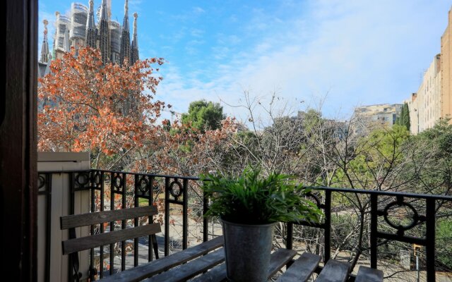 Bbarcelona Sagrada Familia Garden Apartment