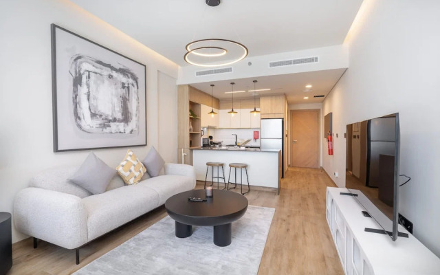 Mesmerizing Studio Located in the Center of JVC