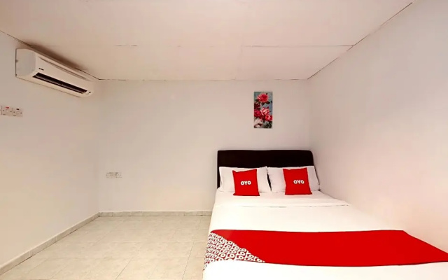 Azimaju Guesthouse by OYO Rooms