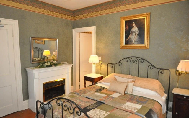 Burke House Inn, Circa 1822