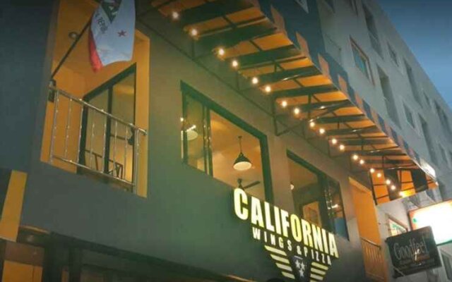 California Wings and Pizza Hotel & Restaurant