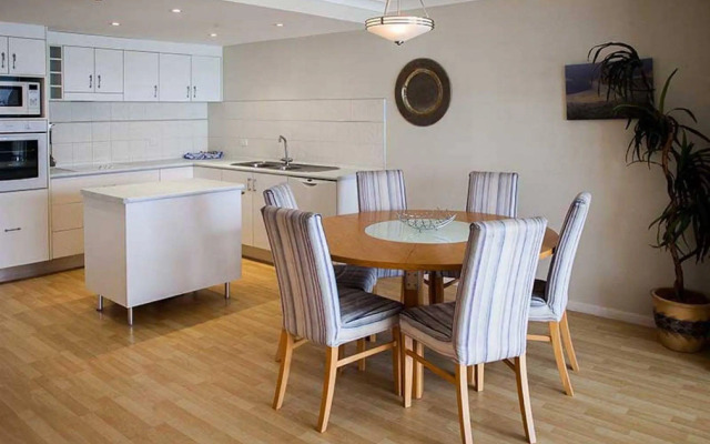 Elouera Tower Beachfront Apartments