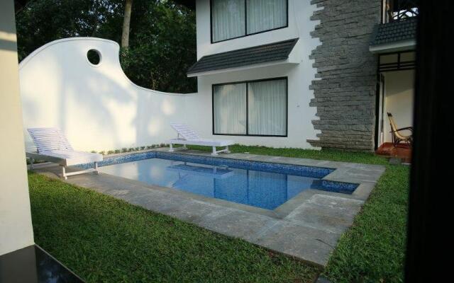 Mayas Beach House - Boutique Serviced Villa
