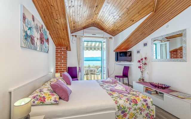 Brač Mladineo Studio A2 300mt From Sea