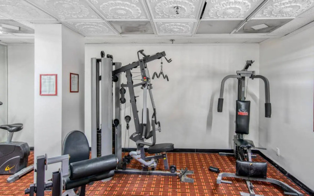 Americas Best Value Inn & Suites-Bush Int'l Airport West