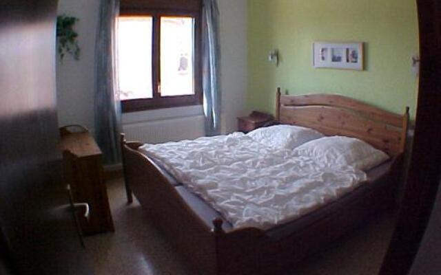 010 Segre Apt