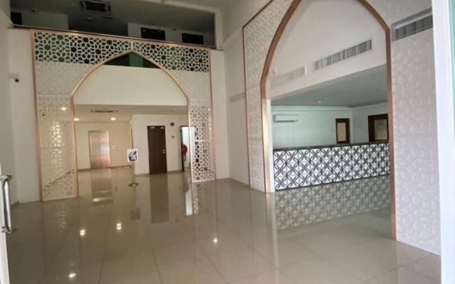 Cafe & Capital O 90756 Cara Hulu Hotel