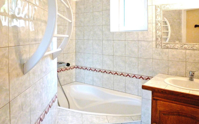 Charming Stone House With Shared Pool, Chambonas