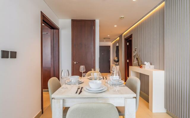 Luxury Condo With Burj Khalifa and Fountain Views