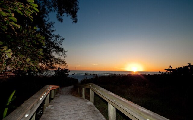 Runaway Bay Resort by BBG