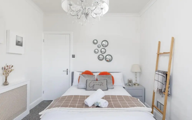 Immaculate 2-bed Apartment in Hove