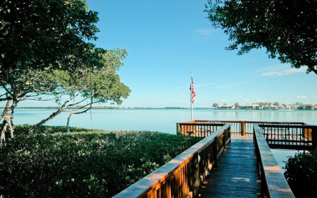 Runaway Bay Resort by BBG