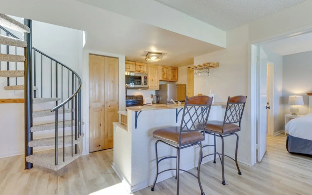 Ski-in/out Granby Condo w/ Mtn Views + Balcony!