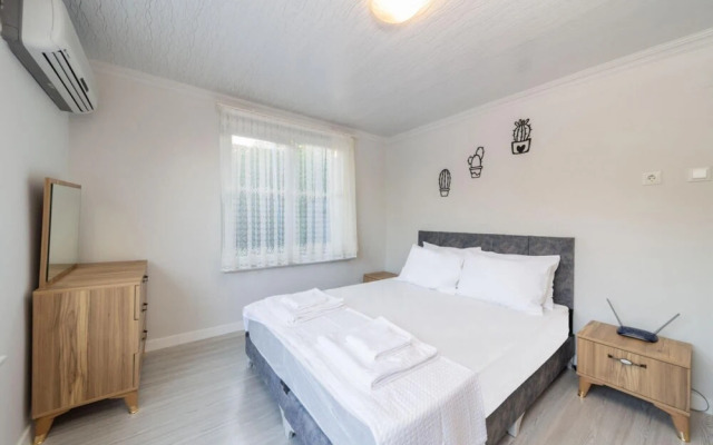 Villa With Private Pool Near Airport in Muratpasa