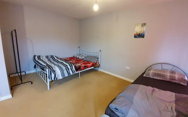9 Cobb Close Holiday House