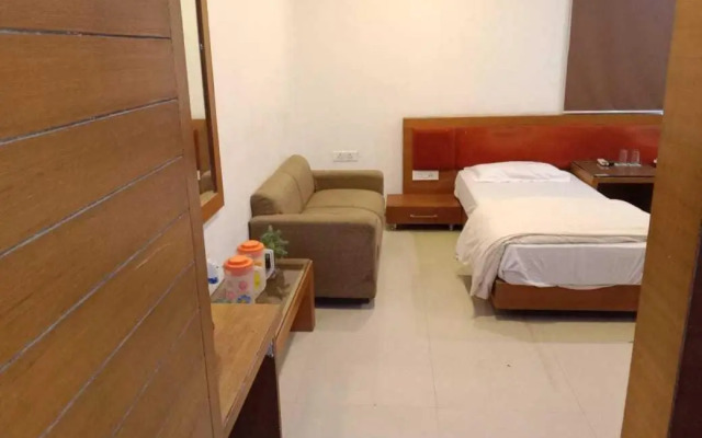 Pop 90621 Hotel Vedant