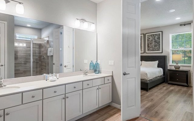 Spacious Home w/ Private Pool/spa! Sleeps 21