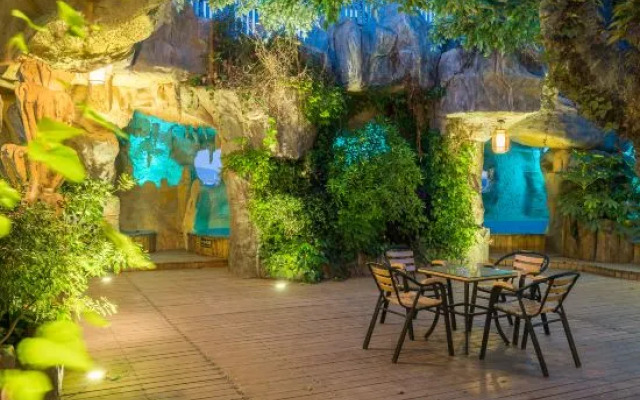 Yidu International Hot Spring Hotel