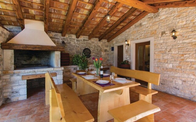 Awesome Home in Manjadvorci With Wifi and 3 Bedrooms