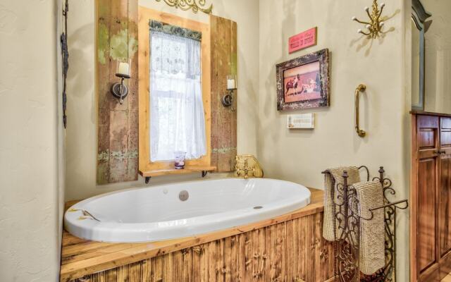 Mountain Getaway Cabinhot Tub & Pool Table4bd
